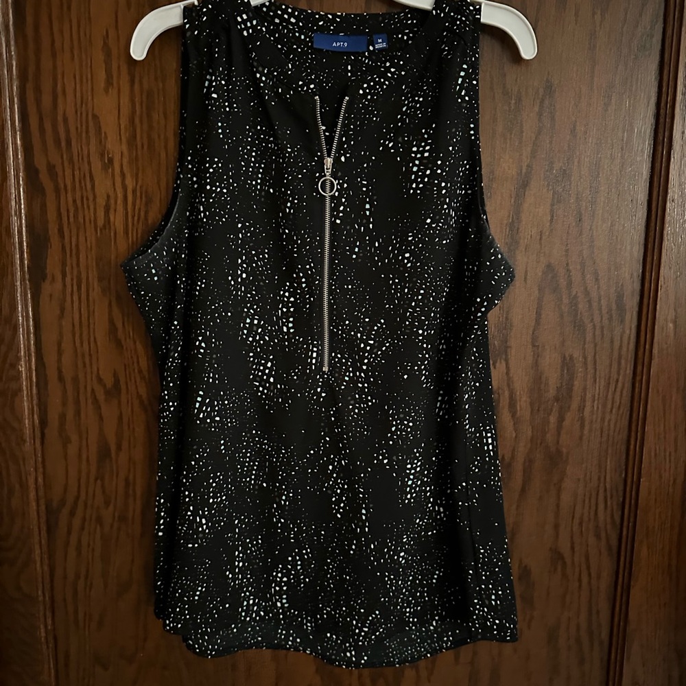 Women’s business casual sleeveless top